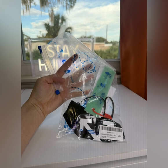 Off-White Other - Off-White Arrows Face Mask NWT